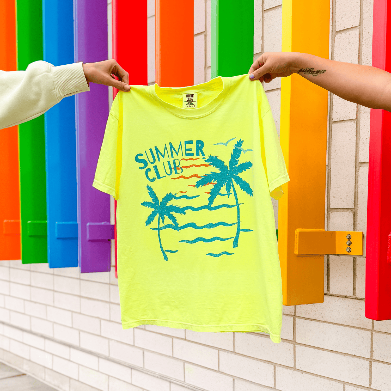 holding Summer Club Tee
